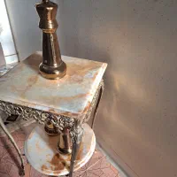 میز برنز قدیمی و سنگین.با سنگ مرمر دو طبقه