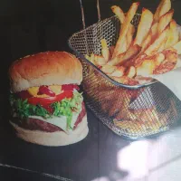 پیک موتوری و کارگر ساده خانم
