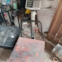 دو عدد باسکول ۳۵۰ کیلویی نیاز به تعمیر