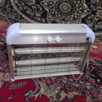 دستگاه پلی استیشن و یک دستگاه پشه کش برقی