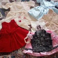 تعدادی لباس و کفش بچه