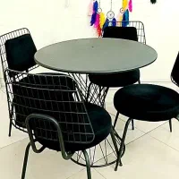 میز نهار خوری ۴نفره کاملا نو یکساله خریده