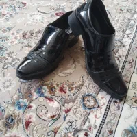 کفش ورنی