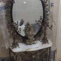 اینه و شمعدان وساعت همراه میز کنسول