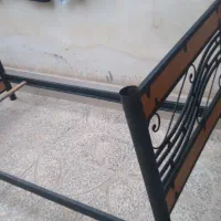 تخت فلزی