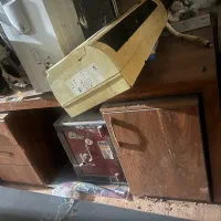 دوعدد میز مدیریت ،میز کار نونو میباشد