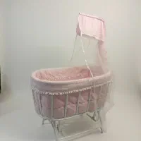 تخت کنار مادر