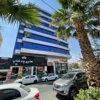 اداری در میدان معلم
