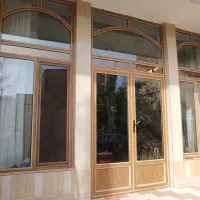 درب آلومینیومی طرح چوب تمیز
