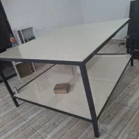 میز برش (بسته بندی) و ۶ عدد نیمکت