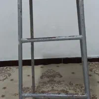 چهار پایه فلزی بسیار محکم