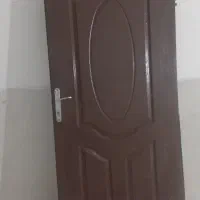 درب چوبی با چهارچوب در حد نو