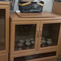 میز قهوه ای تلویزیون