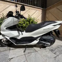 هونداPCX رکاب‌چپ‌تعویض،فلاپ‌چراغ‌جلو‌رنگ