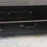 یک دستگاه پخش سی دی و فلش و مموری موبایل