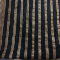مقداری پارچه مناسب مانتو و کفتان