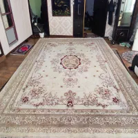 قالی قیطران رنگ کرم