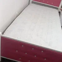 تخت خواب یک نفره تمیز