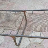 تخت فلزی