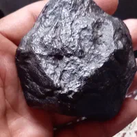 شهاب سنگ.. و یاقوت سیاه و سنگهای کمیاب در طبیعت