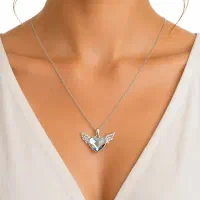 گردنبند نگینی طرح قلب بال‌دار