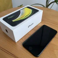 آیفون SE2020 64gb