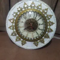 دوعدد ساعت دیواری