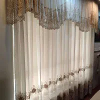 سه عدد پرده تقریبا  سه درسه همراه با  والان