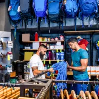 فروشنده حانم جهت کار در فروشگاه ورزشی
