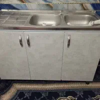 یک عددگاز ودوتیکه کابینت با سینک وآب چکان