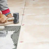 کلیه کارهای ساختمانی بنایی و رفع نم سرویس ها