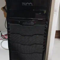 کامپیوتر با همه ی تجهیزات