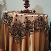 میز خاطره جنس خوب، همراه با ساتن و حریر‌ ،