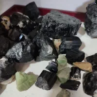 سنگ خام آمیتیس اونتورین لاجورد تورمالین