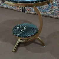 میز کنار سالنی