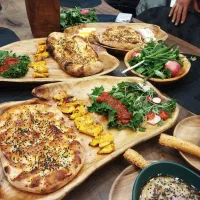 نیروی آشپزخانه،چودن پیتزا سوخاری زن،  سالن کار