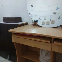 میز تحریر و کامپیوتر