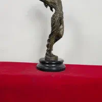 مجسمه برنز دختر دست به مو برنزی
