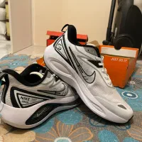 کتونی نایک زوم 2 سایز ۴۳ اورجینال