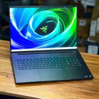 Razer Blade 18/RTX 5090/ Ultra 9 /4K 240Hz لپتاپ