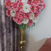 گل مصنوعی و گلدان