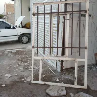 پنجره آهنی کاملا سالم بدون پوسیدگی