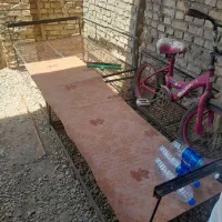 دوعدد چهار پایه به اندازه یک ونیم دریک
