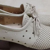 کفش چرم کرم رنگ پاشنه ۵ سانت