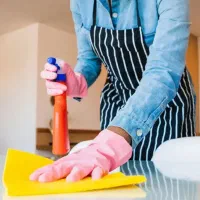 نیروی خدماتی و نظافت خانم