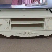 میز تلویزیون درحد نو تمیز و محکم