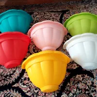 ۶ عدد گلدان دیواری ، یک عدد گلدان سفالی لعاب دار