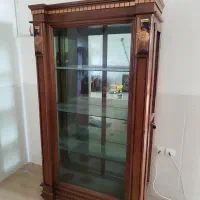 ویترین شیشه ای