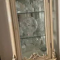 بوفه چوبی منبت کاری شده و شیشه ای