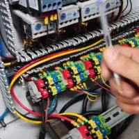 برقکار صنعتی..نصب وعیب یابی تابلو برق و اتوماسیون